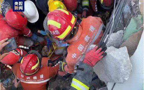 中国救援队：在土耳其已营救4名被困人员，<em>搜寻出</em>5名遇难者