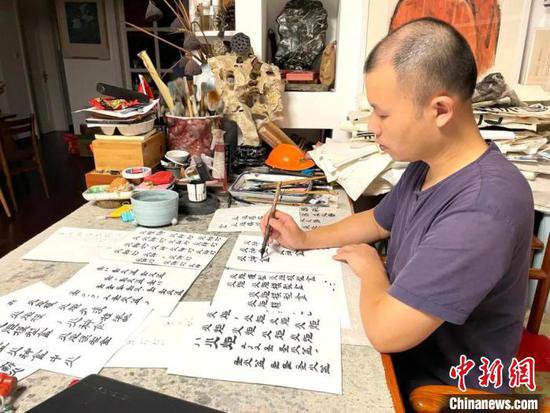一位青年画家如何<em>设计</em>出<em>杭州</em>亚运会系列字体形象？