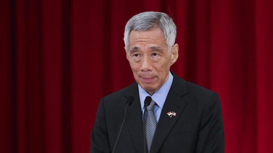 <em>李显龙</em>宣布卸任后有了新职务，新加坡候任总理回应大选问题