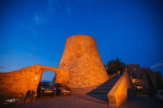实拍：西班牙千年古堡惊魂夜，就像穿越到了中世纪的欧洲