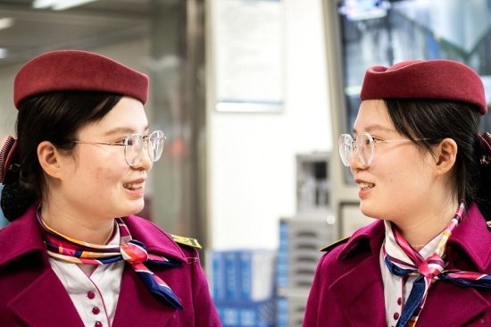 乘客在两个车站遇到“同一个人”帮助 武汉地铁两对<em>双胞胎</em>姐妹花...