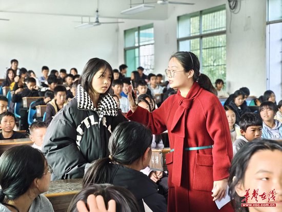 “将爱进行到底”思政巡讲活动在汝城县第五中学举行