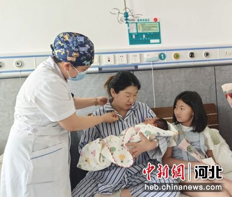 河北武邑：护士和<em>妈妈的</em>温暖“邂逅”