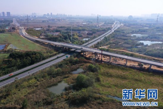 光谷科技一路项目<em>武汉</em>段主线具备通车条件