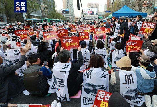 韩国多个市民团体在首尔举行集会