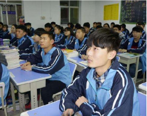 小学生姓刘，老师上课却从不点他的<em>名字</em>，因为一叫全班就笑