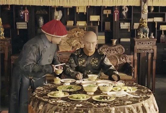 清朝的那些皇帝，大年三十到底吃些什么？现代人恐怕吃不消