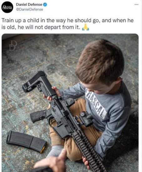 <em>引发</em>众怒！美国军火商用儿童当广告模特 推销突击步枪