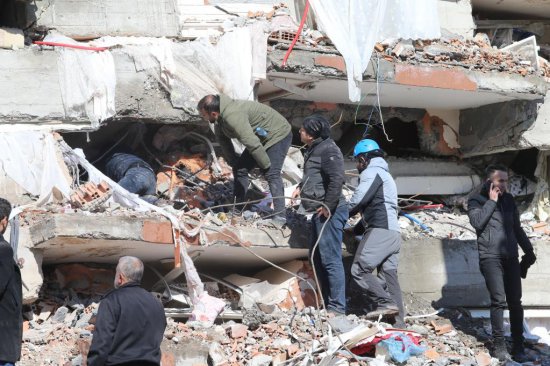 观天下·土耳其地震丨多<em>人被埋</em>超200小时获救 “生命奇迹”还在...