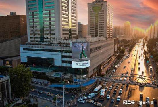 武汉市中南商圈亚贸广场LED广告合作，<em>武汉户外广告</em>投放服务