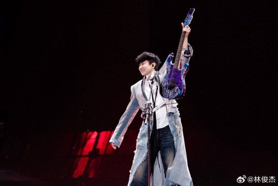 林俊杰JJ20巡演全新“进阶”成都连唱两晚开启24年度巡演序幕