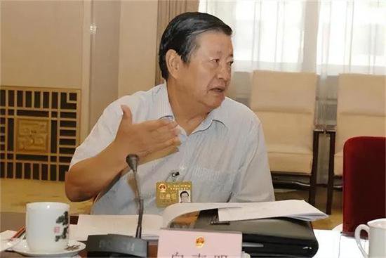 他是原天津副市长之子，59岁任河北省委书记，打掉唐山杨树宽