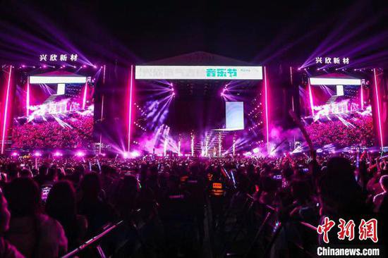 <em>浙江</em>上虞首个音乐节“五一”假期上演 促旅游创收2.59亿元