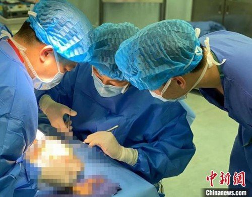 上海<em>出生</em>2天婴儿捐献双肾 其父：<em>用</em>另一种方式延续生命