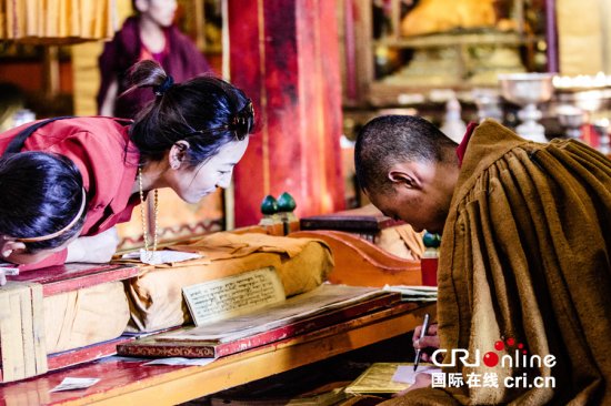 行进中国·西藏五十年：扎什伦布寺喇嘛的一天