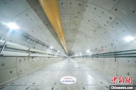 上海首条市域铁路“<em>机场</em>联络<em>线</em>”并行高铁段盾构隧道贯通