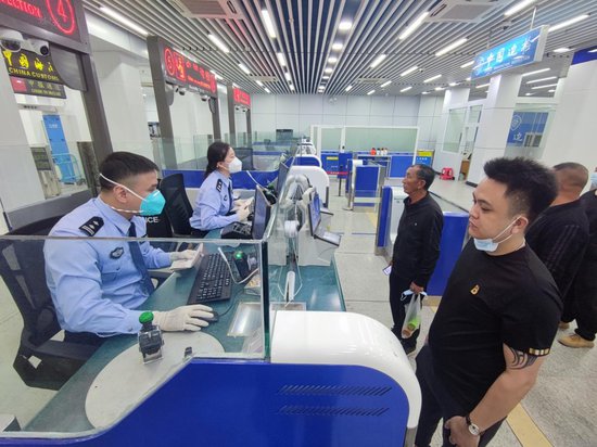 东兴口岸恢复出境<em>团队旅游</em>业务 首日出入境人数达4200余人次