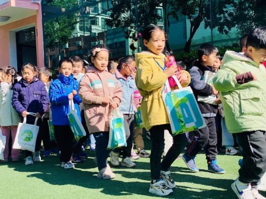 “书包不回家，Q袋伴娃行”，扬州这所学校亮出“双减”成果！