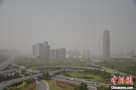 郑州持续受沙尘天气影响