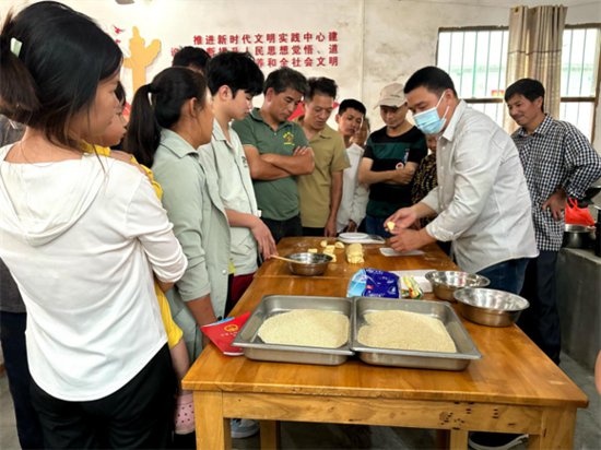 安远县塘村乡开展中式面点就业技能培训活动