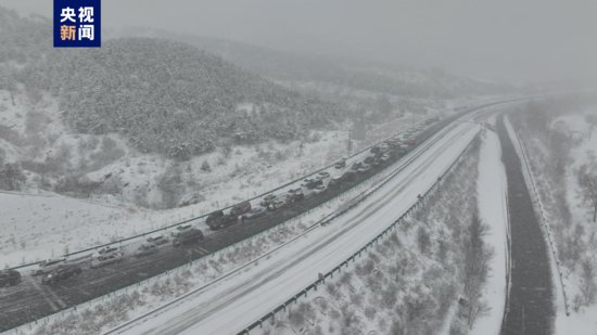 内蒙古受降雪影响的国省干线恢复通行<em> 3条高速</em>部分路段仍封闭