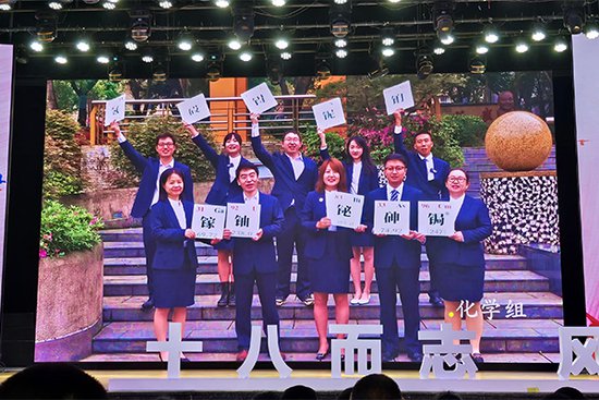 重庆一中举行高2024届成人礼 向学生传递十八岁“成人”<em>意义</em>