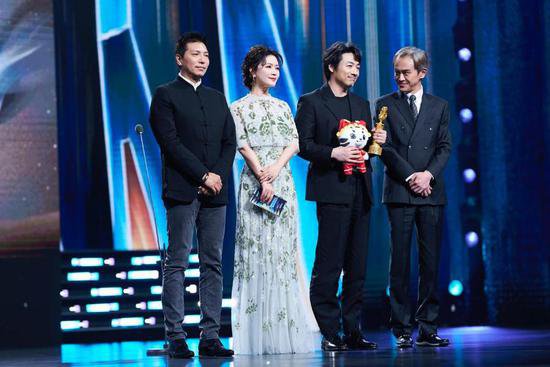 田海蓉出席第31届大学生电影节，再为年度男演员开奖