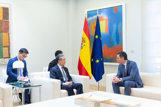 西班牙首相桑切斯会见王毅