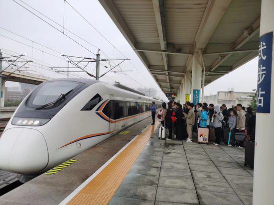 国铁集团郑州局管内返程客流升温 10月4日加开临客88趟