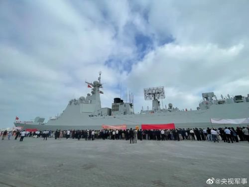中国海军052D战舰，亮相中东防务展，网友：沙特馋不馋？