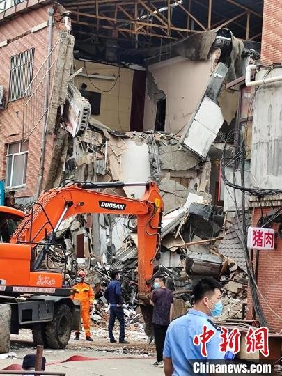 <em>黑龙江伊春</em>一小区发生疑似煤气罐爆炸<em>事故</em> 造成部分房屋坍塌
