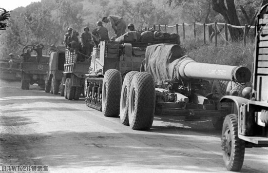 二战美军240mm重型榴弹炮行进 M3坦克改装的牵引车<em>才能拉得动</em>