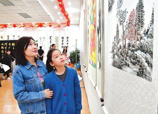 山西忻州“书绘文明 筑梦未来”青少年书画展开展