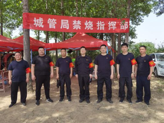 当好群众“服务员” 襄城县城管局工作队帮农民收麦