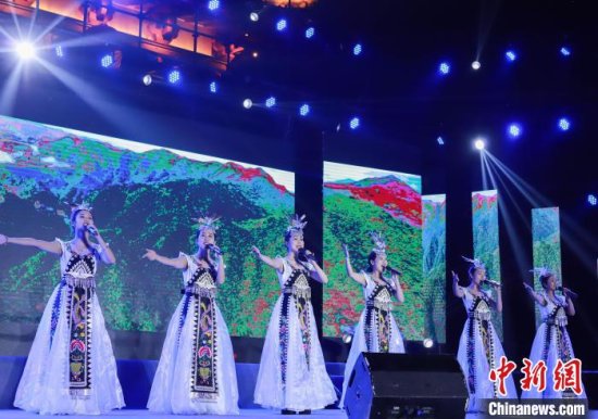 川渝湘黔鄂边区民歌大会唱响民族团结“交响乐”