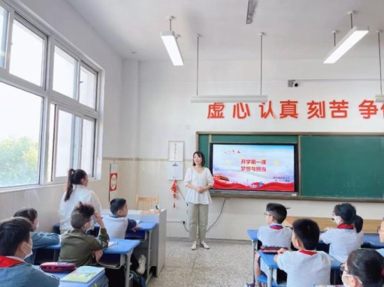 今天，徐州180万名中小学生共上<em>一堂课</em>！