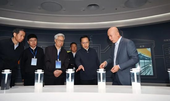G8.5+基板玻璃生产线项目点火投产活动在<em>咸阳</em>高新区举行