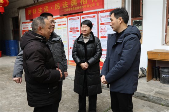 寻乌县委、县政府主要领导走访慰问各级劳动模范