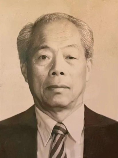 清华大学建筑学院教授张昌龄逝世，曾参与共和国国徽<em>设计</em>