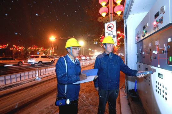北京迎龙年首场降雪 电网整体运行安全平稳