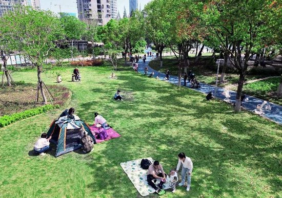 新增18个城市公园24片绿地<em> 武汉</em>可以踩的草坪达72片