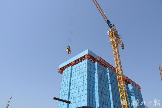 重量轻、功能多、适用广！“住宅造楼机”在华中地区首次投用