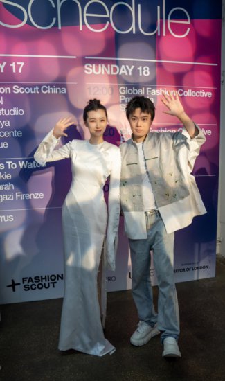 中国<em>设计师</em>张彦和中国超模曲迪娜携手亮相伦敦时装周