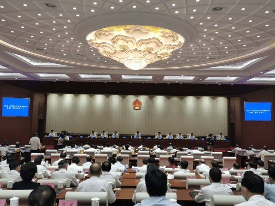 河南省十三届人大常委会第二十六次会议闭幕