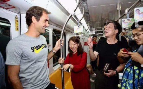 还记得费德勒2017年在上海坐地铁的<em>故事</em>吗？费天王：上海是我第...