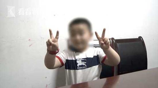 重庆：男子KTV里醉得不省人事 5岁儿子丢了次日才知
