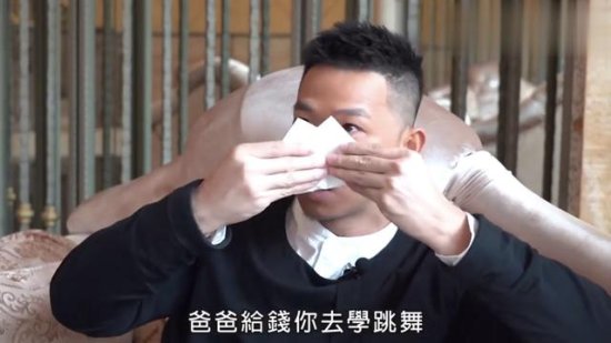 38岁香港男演员含泪倾诉：当爸爸方知父母恩，为妻女什么都顶...