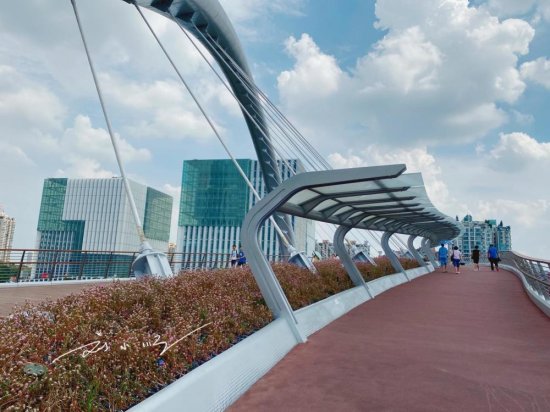 实拍广州“海心桥”，珠江上第一座纯步行桥，只能步行，不能走...