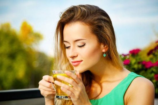 饮茶<em>养生保健</em>，但大量喝对身体未必有好处，影响消化，诱发结石