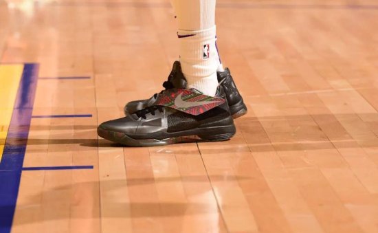 凯文杜兰特NBA赛场上脚NikeKD系列篮球鞋<em>第一季合集</em>！Easy...
